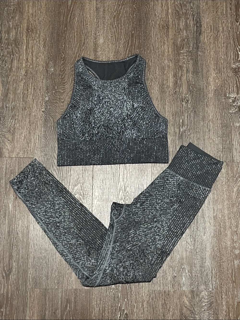Like New Lululemon Matching Ebb to Train Set. Size Top 8/Bottom 4